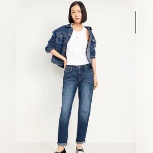 OLD NAVY Mid-Rise Wow Boyfriend Straight Jeans.